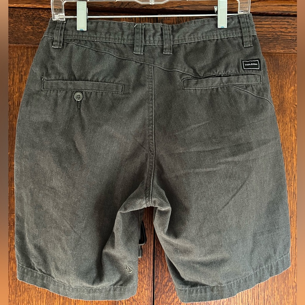 Volcom Shorts men’s size 30 waist - Picture 2 of 3